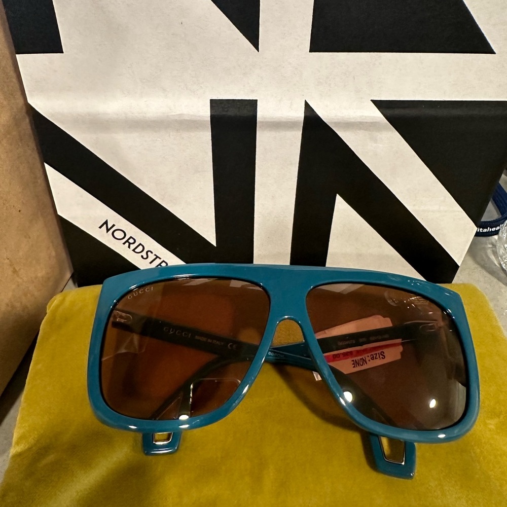 Gucci women, plastic frame